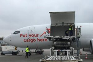 cargo B737-800,